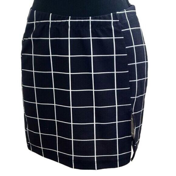 🔥$5/$25 Black and White Check Mini Skirt - Picture 1 of 6